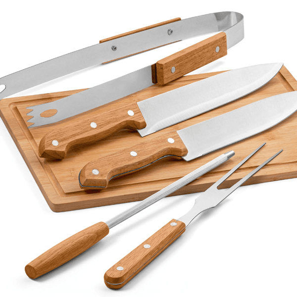 Grillbesteck-Set mit Holzgriff und Schneidebrett