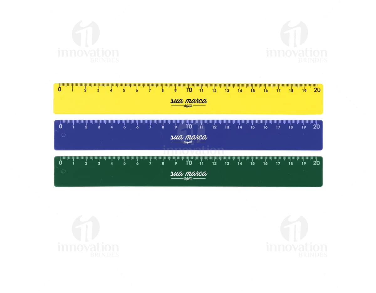 Régua plástica de 20 cm para medir com precisão. Ideal para uso no escritório, escola ou em casa. Design moderno e prático. Adquira já a sua!