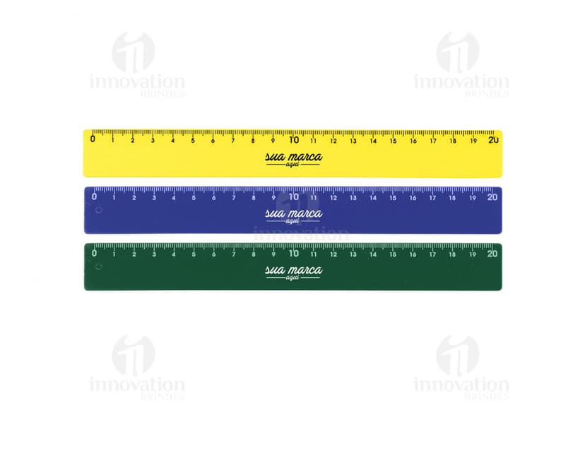 Régua plástica de 20 cm para medir com precisão. Ideal para uso no escritório, escola ou em casa. Design moderno e prático. Adquira já a sua!