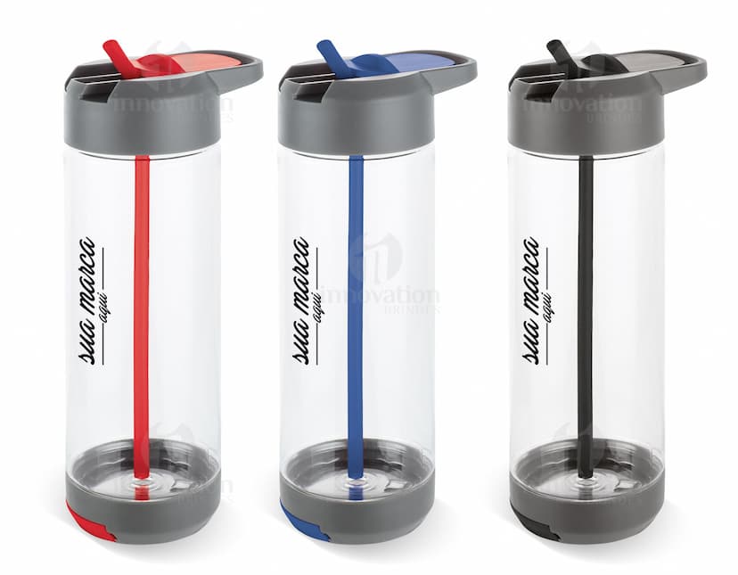 Um squeeze plástico de 750ml de alta qualidade, perfeito para manter você hidratado durante todo o dia! Com design moderno e resistente, ideal para uso em casa, no escritório ou durante atividades físicas. Garanta já o seu!