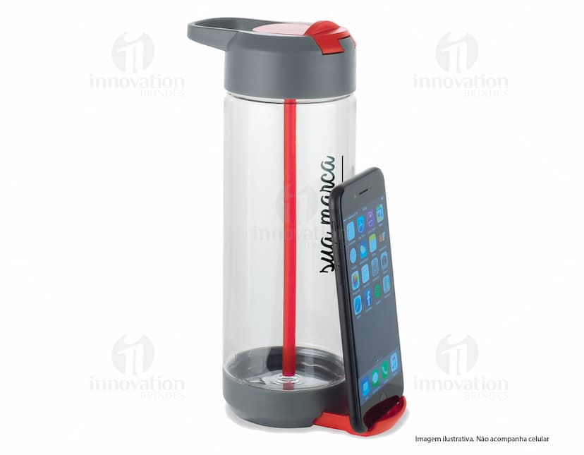Squeeze Plástico 750 ml - Ideal para manter-se hidratado durante o dia. Feito de plástico resistente, fácil de transportar e com capacidade de 750 ml. Perfeito para levar sua bebida favorita para onde quer que vá. Adquira já o seu!