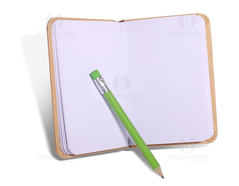 Bloco de Anotações Ecológico - 18: O item perfeito para manter suas ideias organizadas de forma sustentável. Feito de papel reciclado, este bloco possui um design vintage e é ideal para uso no escritório, em casa ou na escola. Acompanha envelope de papel kraft para armazenamento. Um brinde ecológico e prático para o dia a dia. Adquira já o seu!