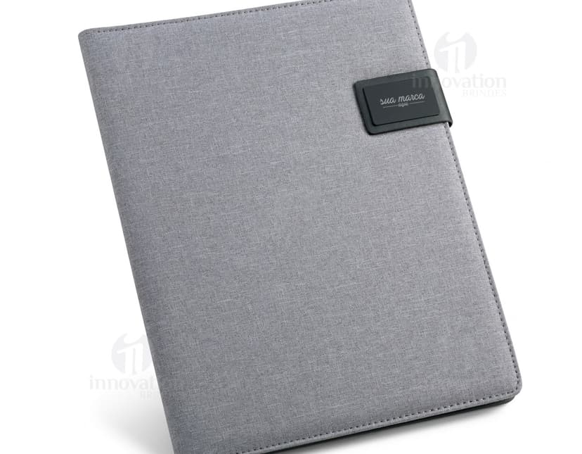 Pasta A4 em couro preto de alta qualidade para organização de documentos. Ideal para escritório, reuniões e estudos. Design elegante e moderno. Compre já!