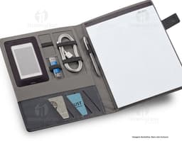 Carpeta A4 en cuero marrón para organización de documentos en la oficina. Diseño moderno y elegante, ideal para guardar