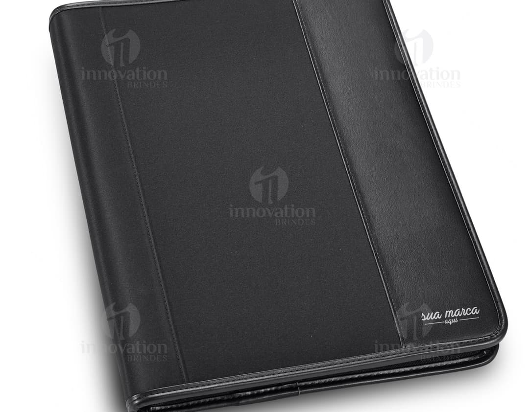 Pasta A4 preta, ideal para armazenar documentos em seu escritório ou em viagens de negócios. Tecnologia de armazenamento