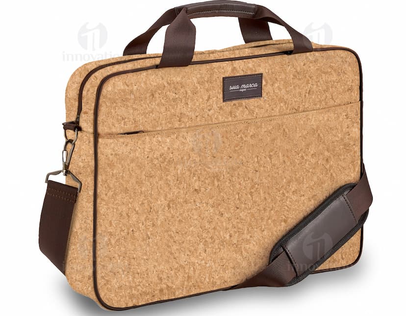 Pasta para notebook estilo vintage em couro marrom, perfeita para proteger seu laptop com elegância e segurança. Ideal para viagens de negócios ou uso diário. Adquira a sua agora!