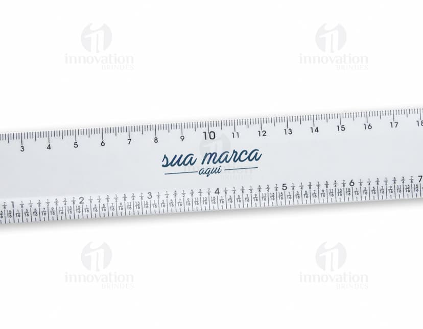 Régua plástica com furo ideal para trabalhos de precisão. Feita em material resistente, possui medidas em centímetros e milímetros para garantir a precisão e exatidão nas suas atividades. Perfeita para uso em escritórios, escolas, projetos de engenharia e carpintaria. Adquira já a sua!