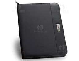 Carpeta A4 en cuero sintético negro con capacidad para 12 documentos. Ideal para almacenar de forma segura y organizada sus
