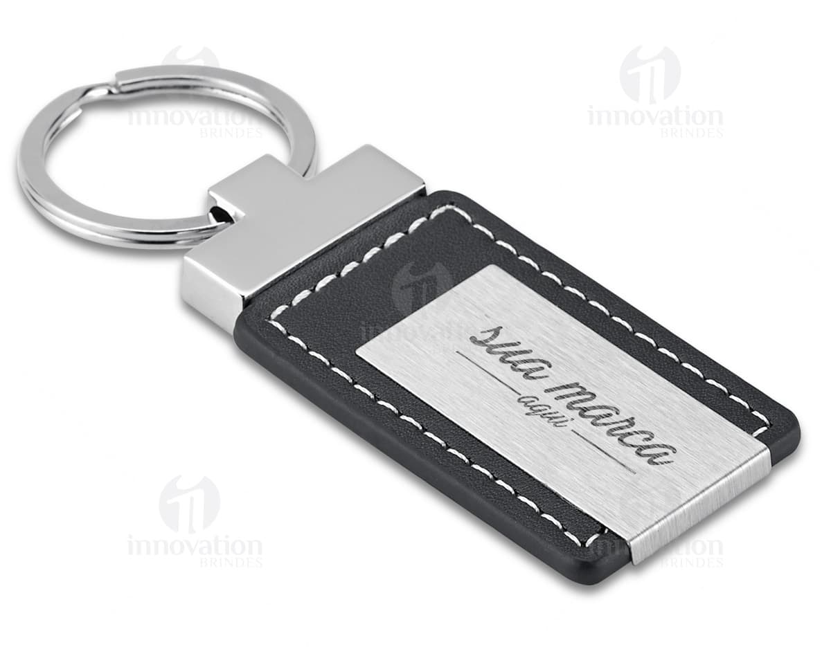 Chaveiro de metal e couro - 05: Acessório moderno e funcional para o seu dia a dia. Perfeito para guardar suas chaves com segurança. Com design elegante e durável, ideal para quem busca praticidade com estilo. Adquira já o seu!