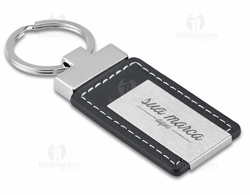 Chaveiro de metal e couro - 05: Acessório moderno e funcional para o seu dia a dia. Perfeito para guardar suas chaves com segurança. Com design elegante e durável, ideal para quem busca praticidade com estilo. Adquira já o seu!