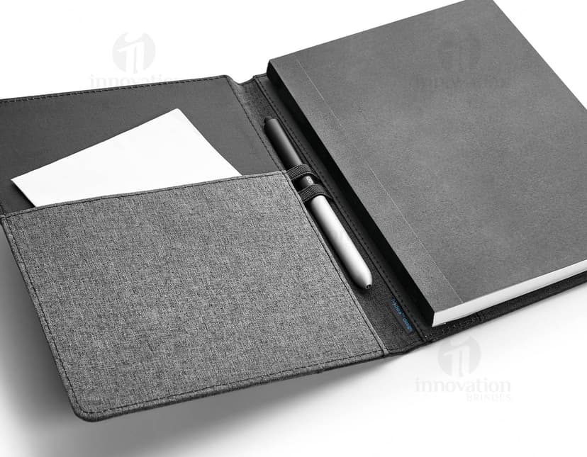 Pasta A5 em couro preto para organização de documentos e reuniões de negócios. Mantenha seus papéis e notas sempre em ordem com esta pasta elegante e funcional. Perfeita para escritórios e reuniões. Adquira já a sua!