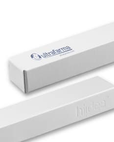 Estojo de papel cartão moderno e prático para armazenar seus brindes. Com design elegante em metal prateado e espaço para personalização. Ideal para escritórios e empresas. Adquira já o seu!