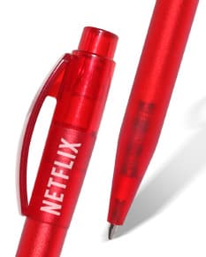 Caneta plástica - 108: Uma ferramenta de escrita colorida e versátil para uso na escola, no escritório ou em casa. Com design criativo e ponta afiada, é ideal para desenhar, escrever e colorir. Adquira já a sua caneta plástica e adicione mais cor e criatividade ao seu dia a dia!