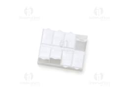 Porta comprimidos de plástico transparente com sete divisórias rotuladas com os dias da semana.