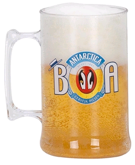 Uma imagem de uma caneca plástica de 350 ml, produzida em plástico amarelo transparente, com alça para manuseio. A caneca está cheia de líquido na cor dourada, com espuma devido à bebida gaseificada. A imagem mostra o produto em close, destacando sua capacidade e material.