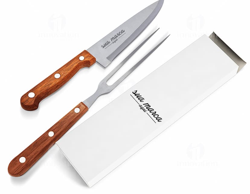Kit churrasco de alta qualidade, composto por faca, garfo e utensílios de corte em aço inoxidável. Ideal para preparar deliciosas refeições em casa ou no restaurante. Aproveite o design elegante e durabilidade dessas ferramentas essenciais para os amantes da culinária. Garanta já o seu kit churrasco - 34 e tenha sempre à mão os melhores utensílios para um churrasco perfeito.