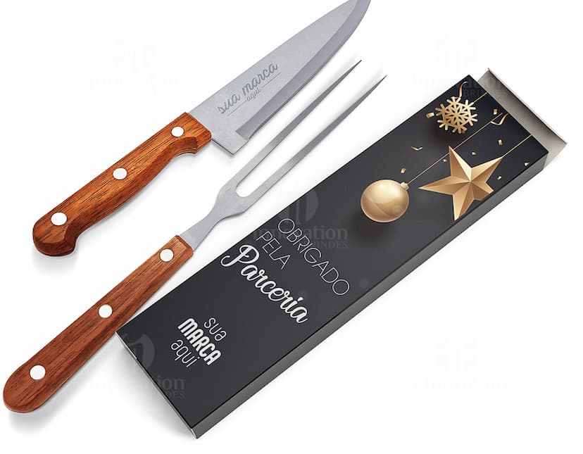 Kit churrasco de alta qualidade com 34 utensílios de aço inoxidável. Perfeito para cortar, preparar e servir carnes com precisão. Ideal para churrascos, cozinha ou restaurantes. Garanta o seu agora e desfrute de momentos incríveis!