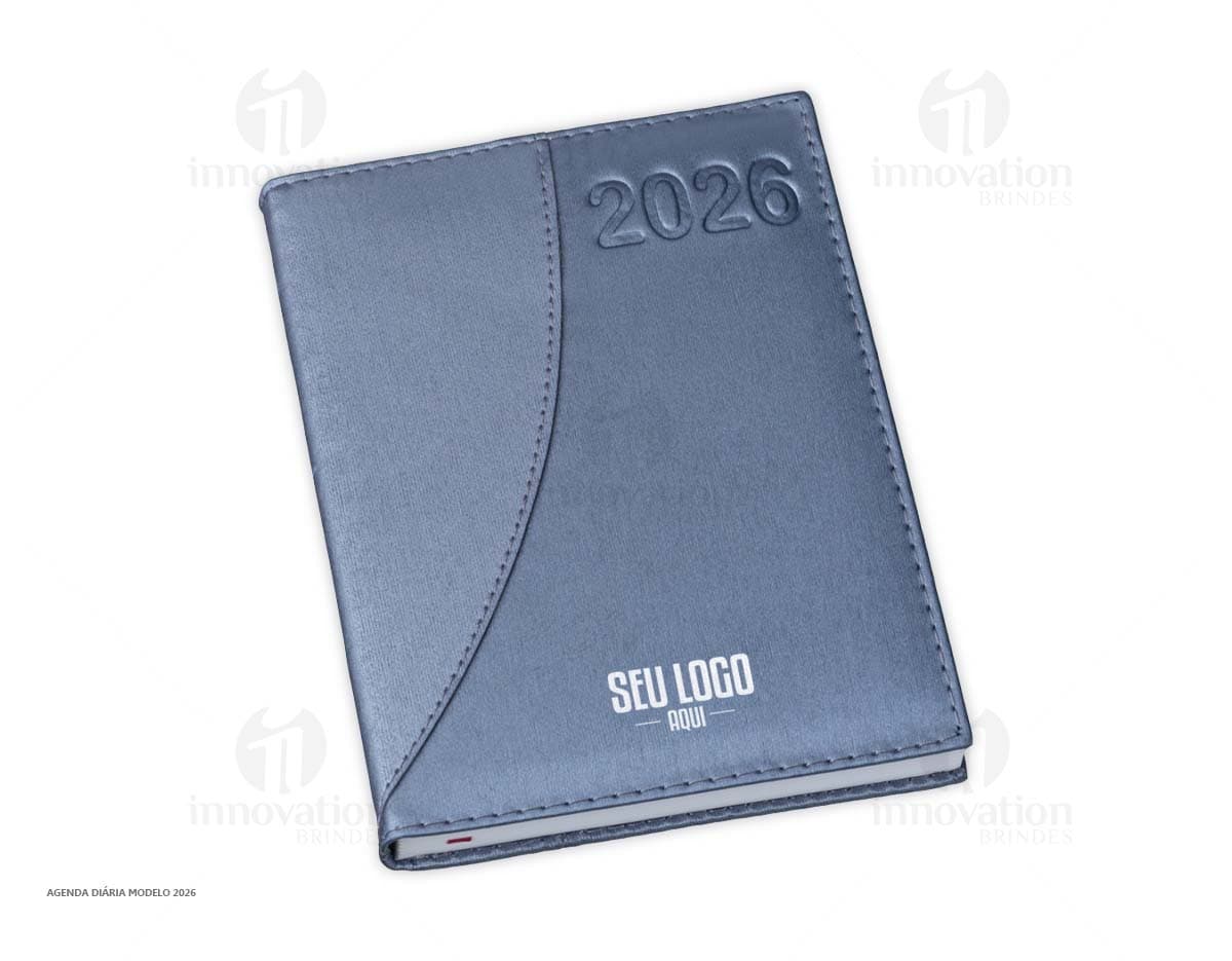 Agenda 2024 em couro marrom, perfeita para organizar seu ano com estilo e sofisticação. Ideal para anotações, compromissos e planejamentos. Garanta já a sua!