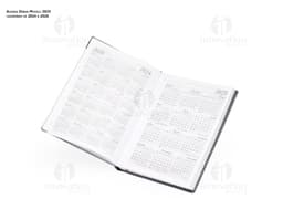 Agenda diária para o ano de 2025, com capa dura preta e detalhes em dourado. Páginas internas com layout organizado por dia e
