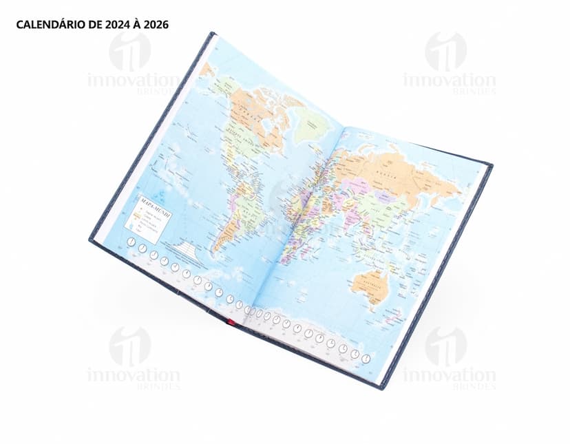 Agenda Diária 2025 em couro marrom, com design vintage e espaço para anotações diárias. Inclui fecho magnético, organizador interno, pen drive externo e textura elegante. Perfeita para planejamento financeiro, listas de tarefas e lembretes pessoais. Ideal para uso no escritório, escola ou em casa.