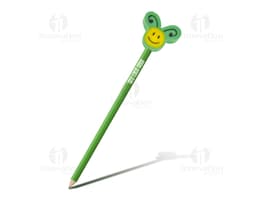 Lápis com borracha em destaque, com design colorido e florido. O lápis traz um desenho de uma girafa e elementos gráficos