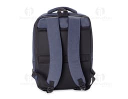 Mochila preta de couro com expansor para notebook, ideal para armazenar equipamentos e objetos importantes de forma segura e