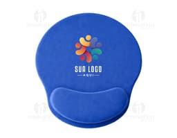 Mouse Pad Ergonómico negro y redondo, con diseño moderno en 3D. Hecho de material brillante y resistente, ideal para uso en