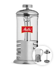 Cafetera Prensa Francesa 350ml en vidrio transparente, utilizada para preparar café. El aparato de cocina tiene metal brillante y es un equipo de cocina moderno.