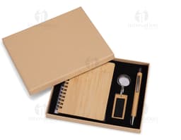 Kit Executivo Ecológico 3 peças, contendo um bloco de papel reciclado, um notebook e uma pasta de material sustentável. Ideal