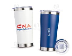 Copo térmico de 550ml em metal prateado, com tampa e parede dupla para manter a bebida quente ou fria por mais tempo. Design