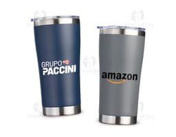 Copo térmico de 550ml em metal prateado, com tampa e parede dupla para manter a bebida quente ou fria por mais tempo. Design