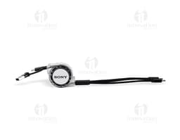 Cab USB retrátil 3 em 1 prateado, com combinação de fechadura e plugue. Feito de metal e plástico, possui cabo retrátil e