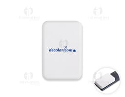 Botão quadrado de plástico brilhante com ícone de chave, inserção de teclado e símbolos de tecnologia. Modelo moderno de