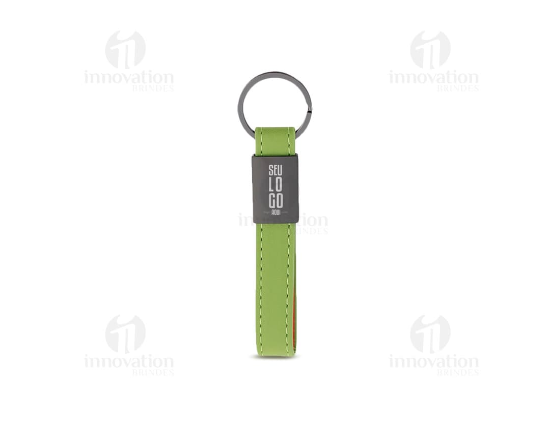 Synthetic leather keychain with silver metal details, modern and durable design. Ideal for securely and conveniently carrying