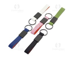 Synthetic leather keychain with silver metal details, modern and durable design. Ideal for securely and conveniently carrying