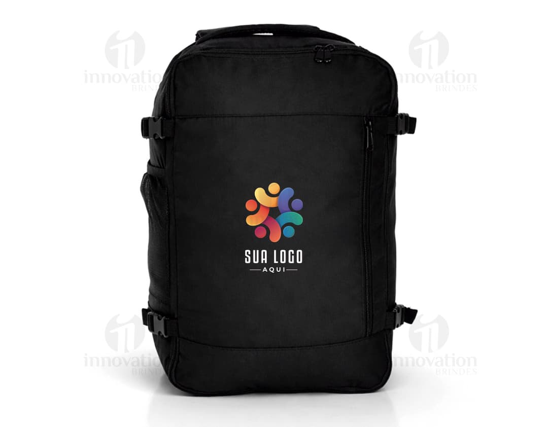 Mochila Nylon 25L preta, moderna e elegante, indicada para viagens, negócios e passeios. Possui alças de couro, zíper, bolsos