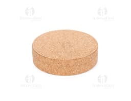 Imagem de um produto chamado Kit Vinho 4 Peças. A foto mostra um conjunto de acessórios para vinho em um fundo castanho