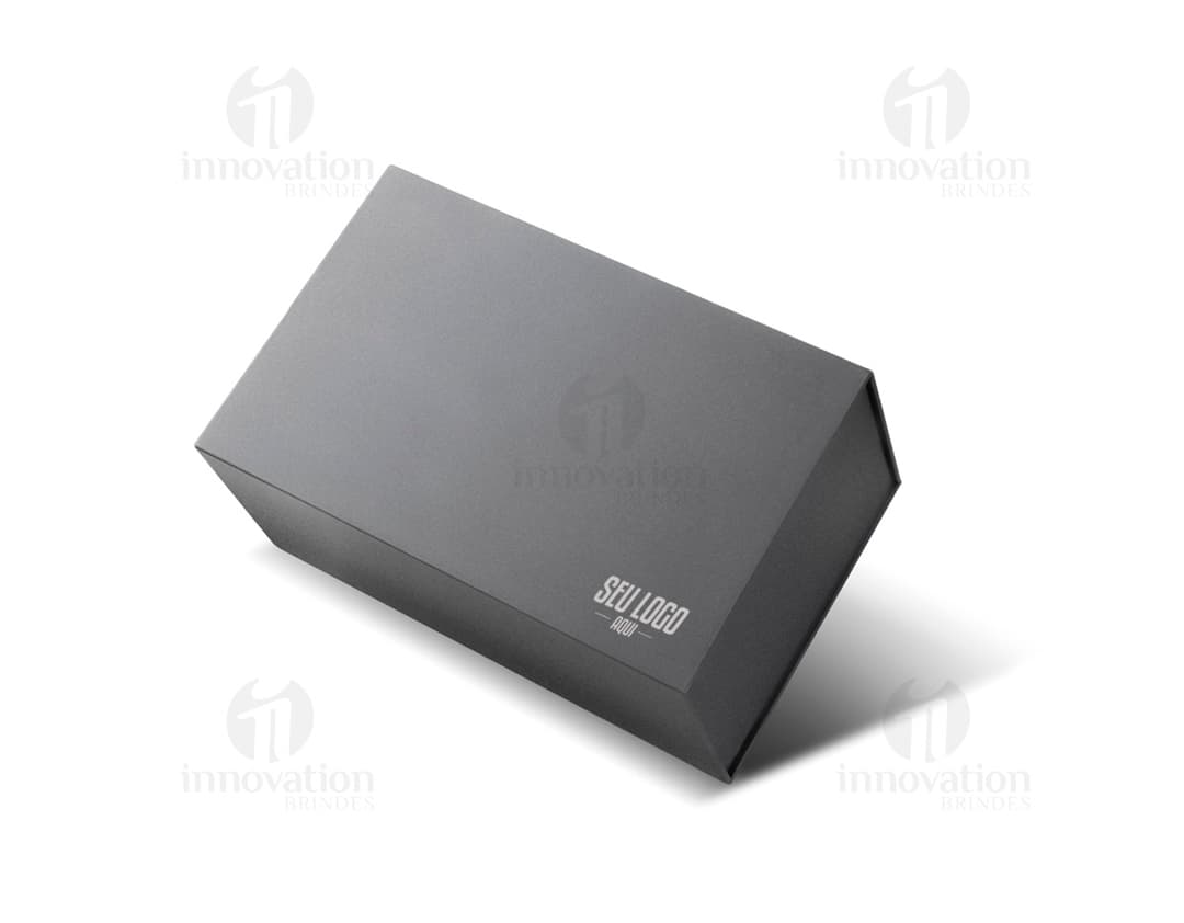 Kit Drink moderno e portátil, combinando drive externo, teclado, tela digital, memória de armazenamento e conexão sem fio. O