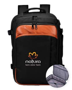 Mochila expansível em nylon preto, equipada com alças de couro e zíperes modernos. Possui um único compartimento de 29 litros de capacidade, ideal para viagens, esportes e atividades ao ar livre. A mochila apresenta um design elegante e casual, adequado para homens de negócios e estudantes.