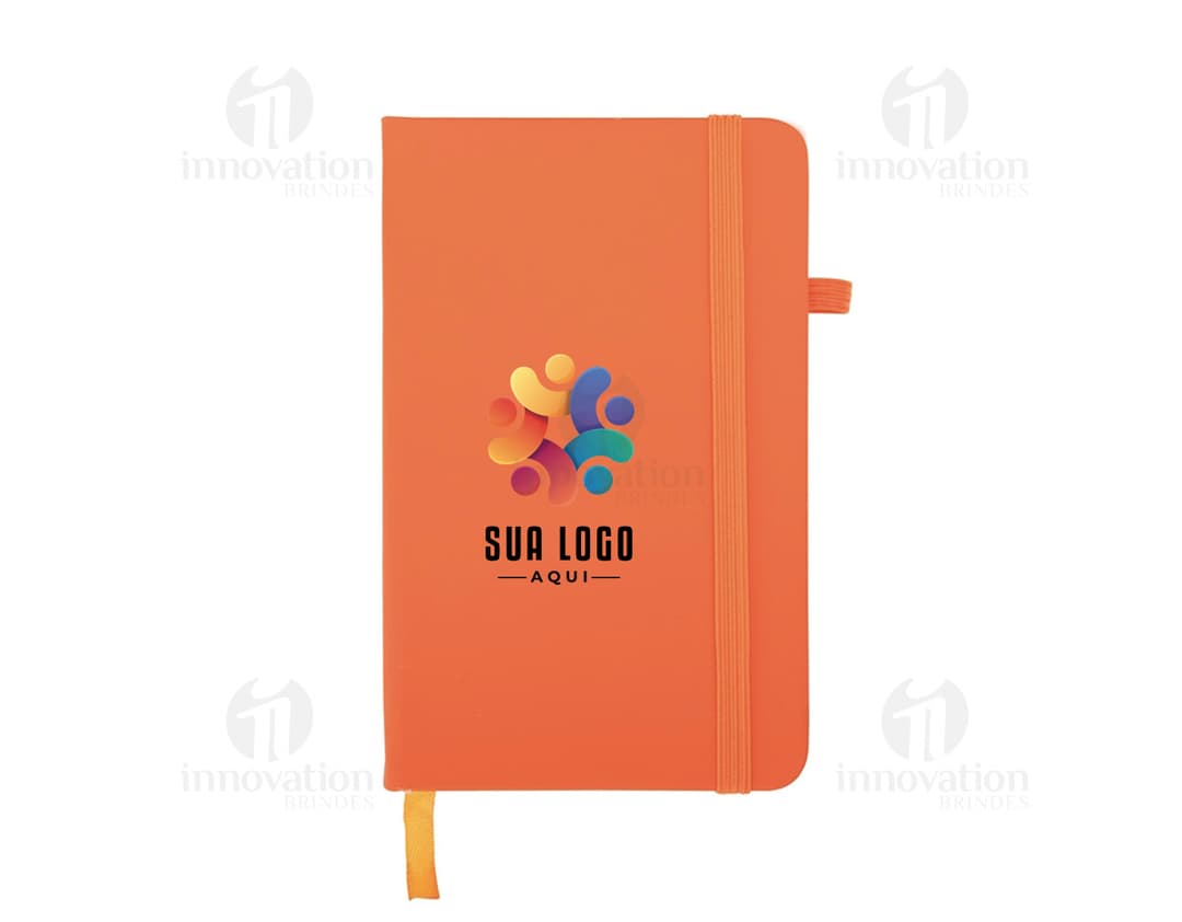 Ícono en forma de cuaderno de papel en blanco, con disco y caja de software alrededor. El diseño es en 3D y está dentro de un