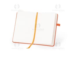 Ícono en forma de cuaderno de papel en blanco, con disco y caja de software alrededor. El diseño es en 3D y está dentro de un