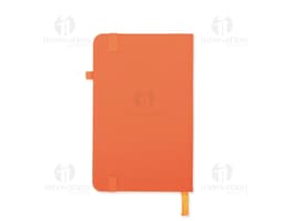 Ícono en forma de cuaderno de papel en blanco, con disco y caja de software alrededor. El diseño es en 3D y está dentro de un