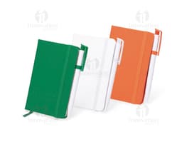 Ícono en forma de cuaderno de papel en blanco, con disco y caja de software alrededor. El diseño es en 3D y está dentro de un