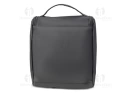 Necessaire em PU preta, moderna e elegante, com zíper, alça de mão e espaço para guardar objetos pessoais. Ideal para viagens