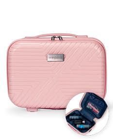 Frasqueira plástica preta de 10 litros, com plaquinha de identificação. Ideal para armazenar equipamentos e objetos de tecnologia. Feita de plástico resistente, com fecho de segurança e alça de transporte. Perfeita para viagens de negócios ou transporte de dinheiro e documentos.