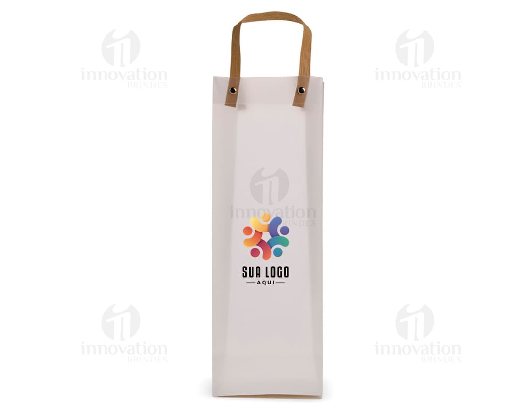 SACOLA PARA PRESENTE RETÂNGULAR em 3D, com sign, label e symbol. Possui design blank, set de equipment e graphic element.