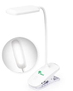Luminária de mesa recarregável em design moderno e 3D, com botão de ligar e desligar, conexão USB para recarga, ícone digital refletido e superfície de metal prateado brilhante. Ideal para uso em escritório, em casa ou em restaurantes.