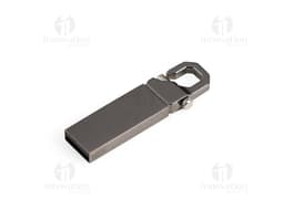 Fechadura metálica de segurança com um Pen Drive Gancho de 8GB, símbolo de proteção e privacidade de dados.