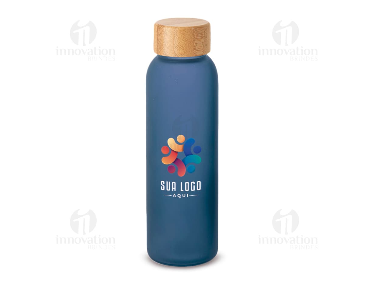 Frosted glass squeeze 520 mL for toiletry and hygiene care, clean and transparent, with a plastic cap and elegant design.