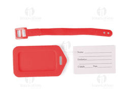 Tag identificador de bagagem em forma de plug colorido em plástico rosa, símbolo de saúde e cuidado, conceito de presente e